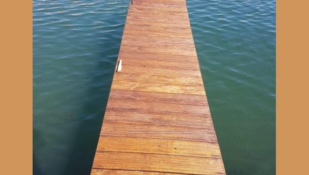 Holzsteg Bootsanleger Renovierung Steg